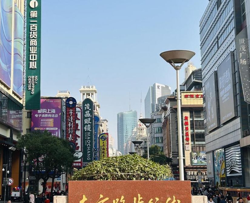 上海南京路步行街正在复苏（上海南京路步行街现在实景）