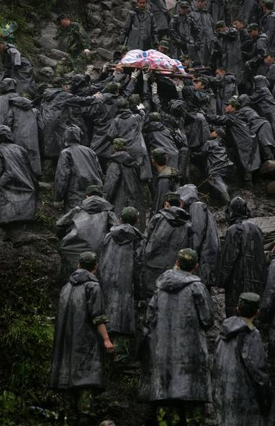 汶川地震感人图片（汶川地震感人图片高清）