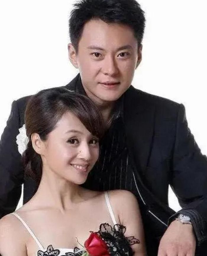 王斑曹颖婚纱照（王斑和曹颖为什么离婚）